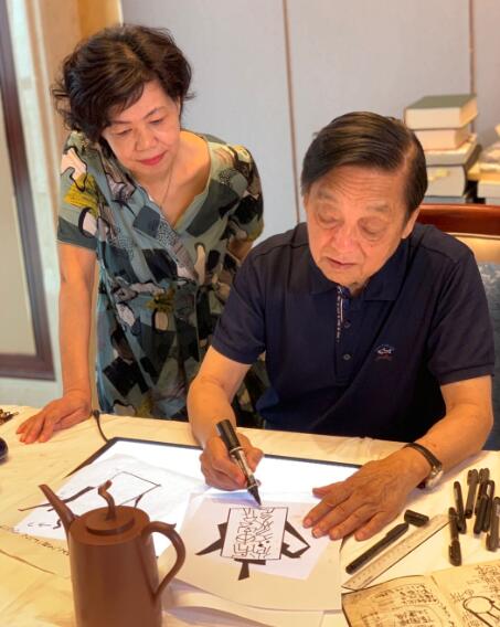 鲍雯君和韩美林大师合作紫砂壶作品——天书壶
